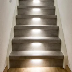 Afwerklijst onderkant - Ledstrip helder wit - Gavle Warm Noten - 140 x 5,5 cm