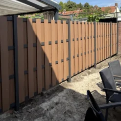 C-Wood Schutting set composiet Bari bruin gevlamd met antraciet aluminium frame (9,41 meter)