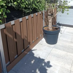 C-Wood Tuinhek met poort set composiet Stijl bruin met blank aluminium frame (4,88 mtr)