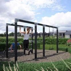 Outdoor fitnesstoestel zwart hout - model 1