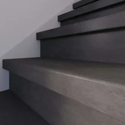 Overzettrede met neus - Laminaat - Betonlook antraciet