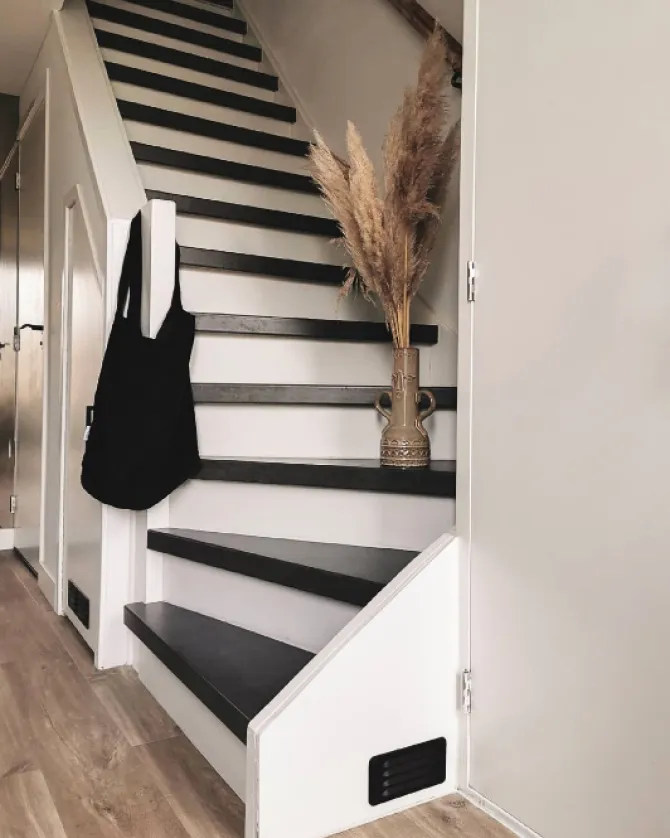 Overzettrede met neus - Laminaat - Zwart eiken