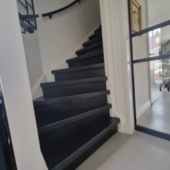 Overzettrede met neus - Laminaat - Zwart eiken