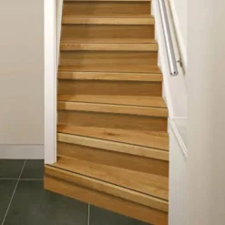 Overzettreden met neus (2 stuks) - Eikenhout 3 mm toplaag Rustiek - Met sleuf voor antislipstrip