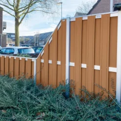 Schutting composiet Design bruin met blank aluminium frame (180 x 180 cm)