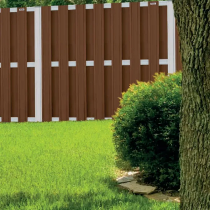 Schutting composiet Design donkerbruin met blank aluminium frame (180 x 180 cm)