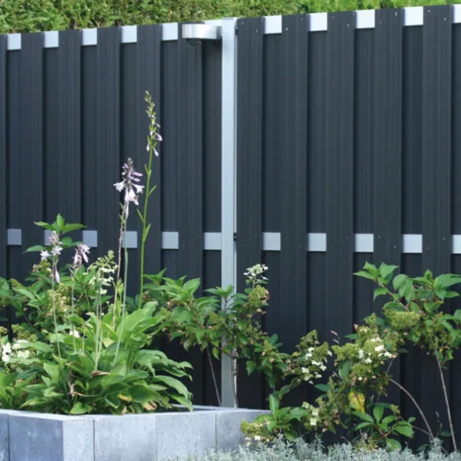 Schutting composiet Design antraciet met blank aluminium frame (180 x 180 cm)