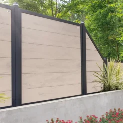 Schutting composiet Forte betongrijs met antraciet aluminium kader (180 x 180 cm)