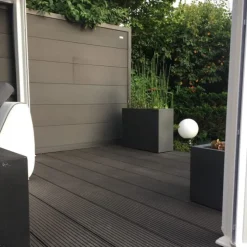 Schutting composiet Forte antraciet met antraciet aluminium kader (180 x 180 cm)