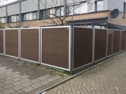 Schutting composiet Forte bruin met blank aluminium kader (180 x 180 cm)