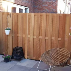 Schutting hardhout bankirai Timber recht 15L rvs (180 x 180 cm) v-groef schermdikte 3,9 cm