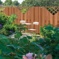 Schutting hardhout Keruing Timber recht met v- trellis 15L (180 x 180 cm) v-groef schermdikte 3,9 cm
