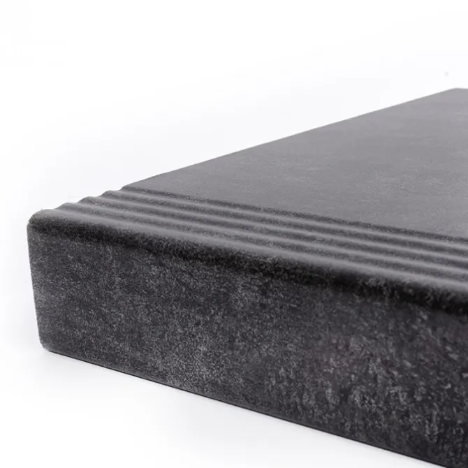 Stepwood Traprenovatie set - 1 kwart draai - 12 treden SPC toplaag Beton zwart incl. stootborden