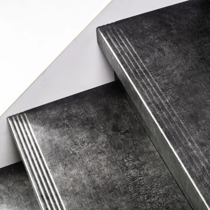 Stepwood Traprenovatie set - 1 kwart draai - 12 treden SPC toplaag Beton zwart incl. stootborden