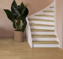 Stepwood Traprenovatie set - rechte trap - 16 treden SPC toplaag Bruin eiken incl. witte stootborden