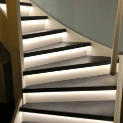 Trapverlichting LED-profiel compleet 130 cm - Set tbv 15 treden - Warm wit