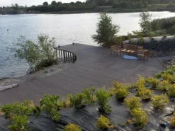 Vlonderplank composiet 2,1 x 14 cm donker bruin grove ribbel en vlak