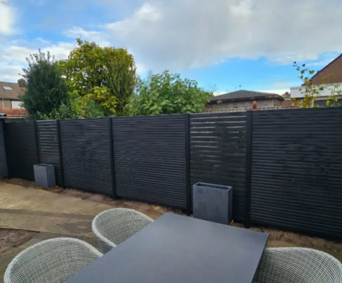 Zelfbouw schutting composiet Louvre donker antraciet met antraciet alu accessoires (180 x 90 cm)